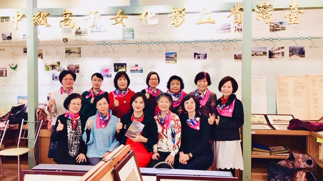 20191211 傑出校友劉玉梅紅樓贈書 《漫步市井聼故事》
