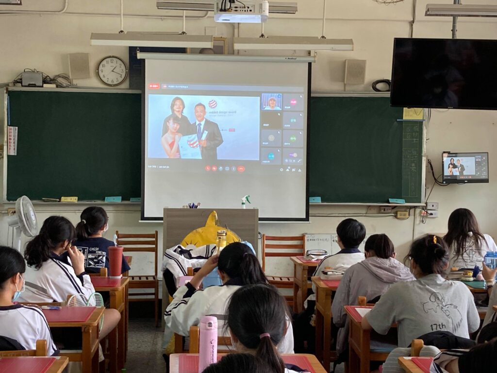 各班教室同步進行線上直播