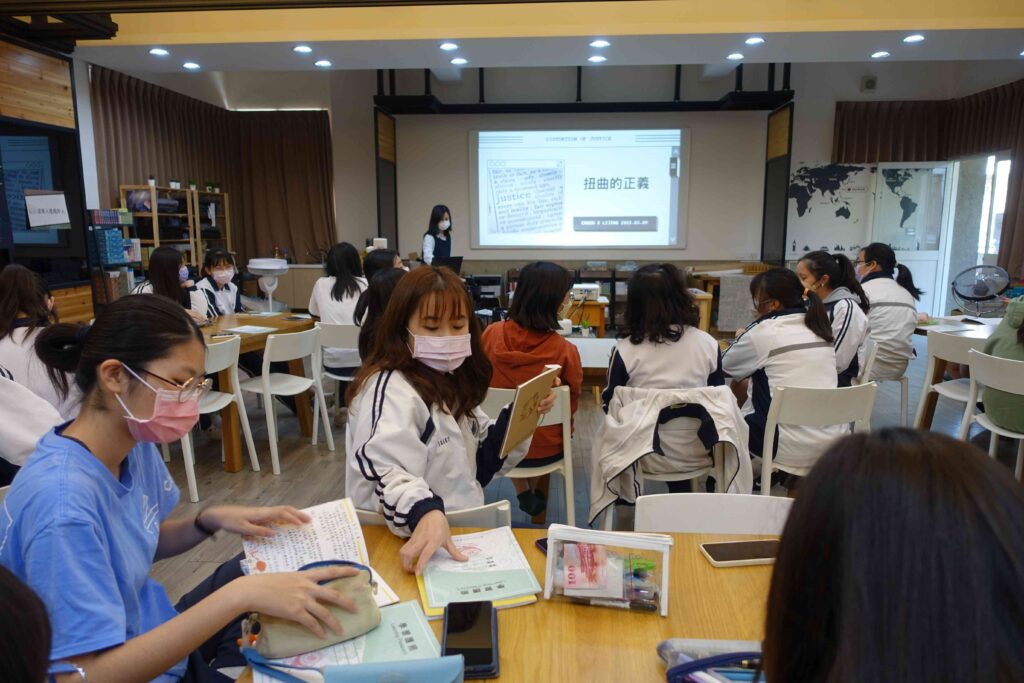 圖書館第2場好書導讀
活動照片1